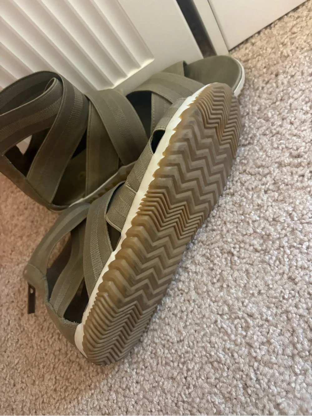 Sorel out and about olive green strappy sandal women’s size 8.5